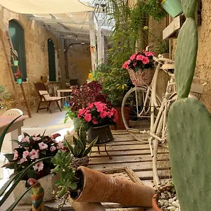 Il Vecchio Cortile , Agrigent Italien