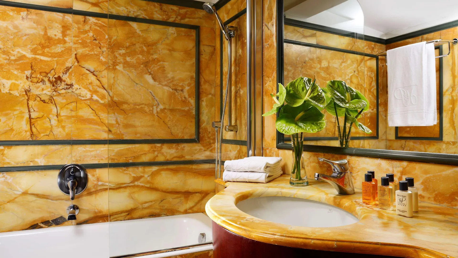 Hotel Pierre Milano Италия