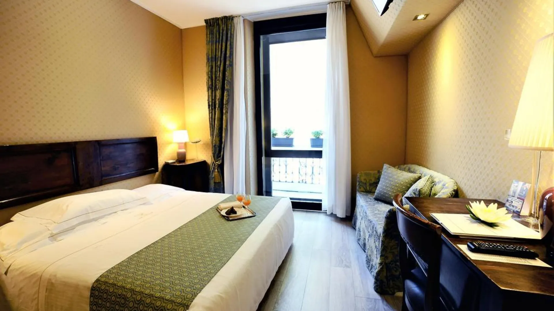 Hotel Pierre Milano 5*, Милан
