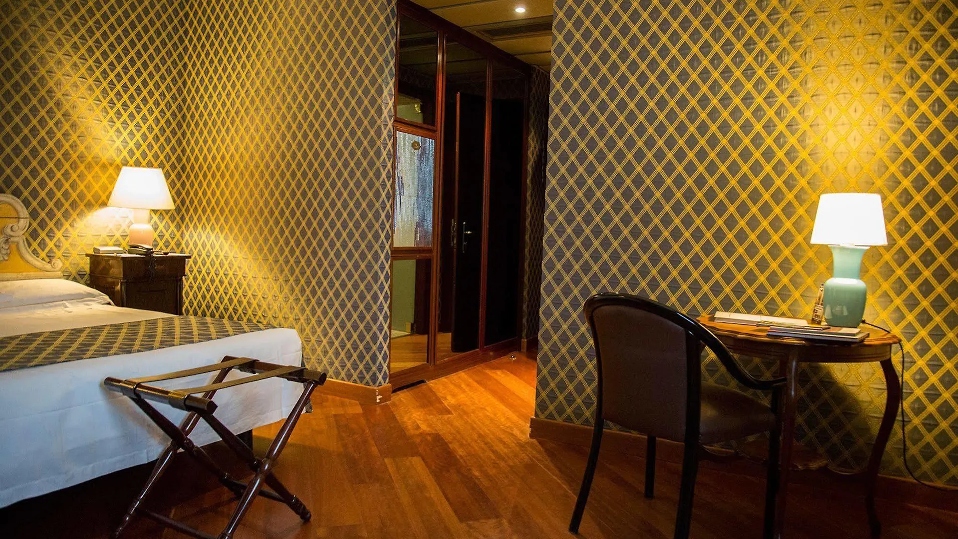 Hotel Pierre Milano 5*, Милан